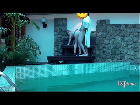 ❤️ Giimbitar sa amo ang katabang sa pool, apan dili makasukol sa init ☑ Sex video sa amon ❌